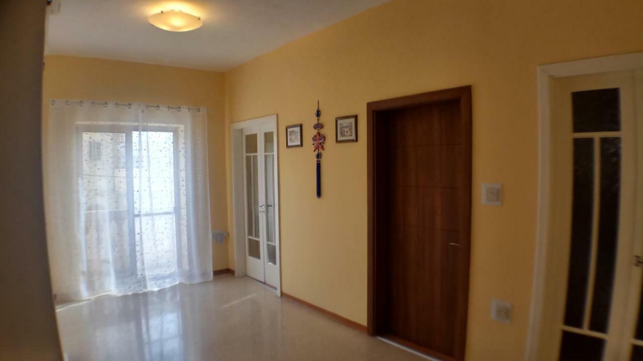 Corner Townhouse 1Km From University Msida Extérieur photo